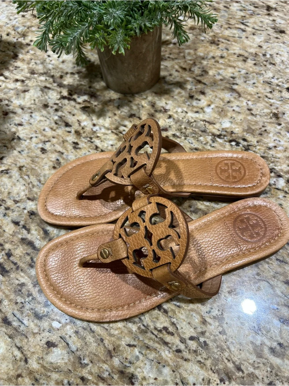 TORY BURCH Miller Tan Textured Leather Thong Sandal 6M